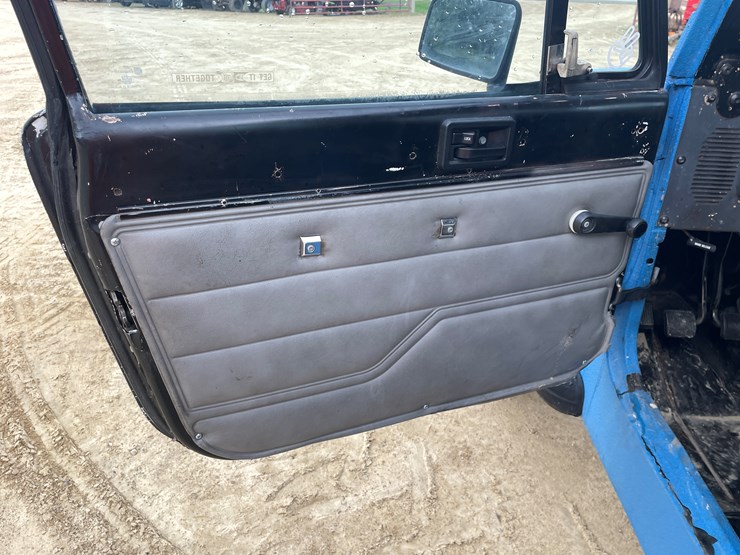 1990-jeep-wrangler-image-29