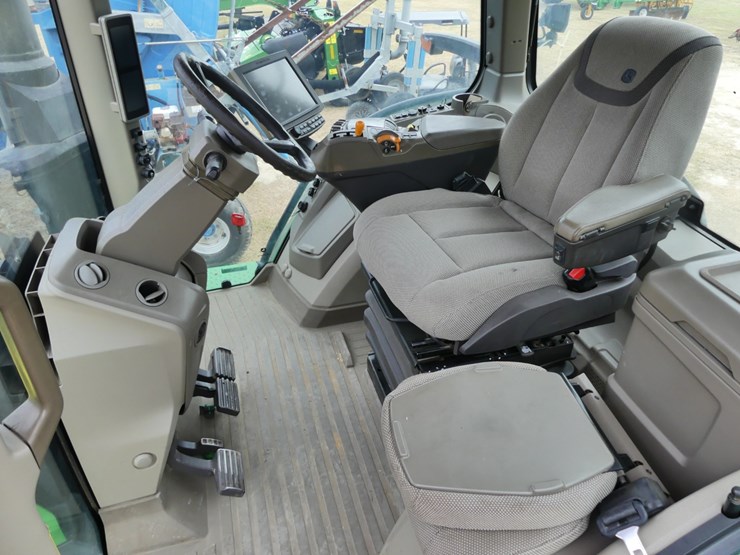 john-deere-8r-250-image-13