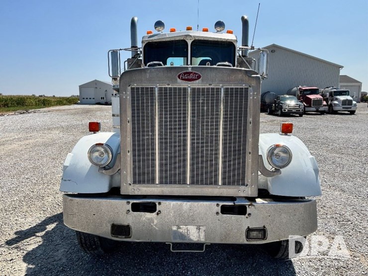 1986-peterbilt-359-image-3
