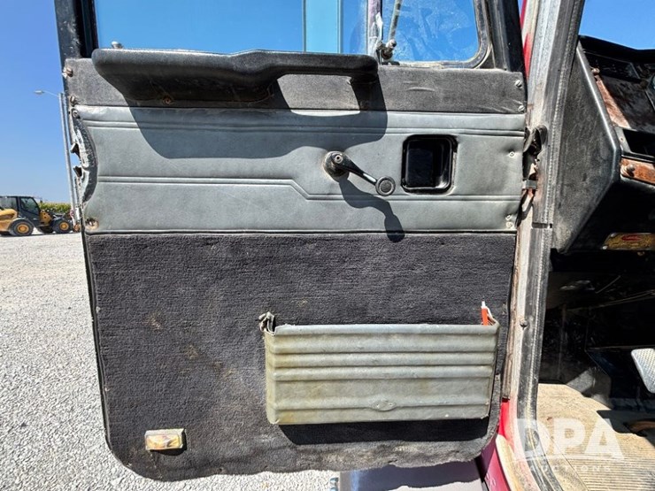 1993-peterbilt-377-image-85