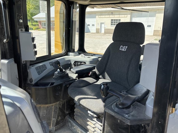 2018-caterpillar-d6t-lgp-image-43