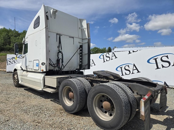 #5003-•-2009-freightliner-sleeper-cab-truck-tractor-image-3
