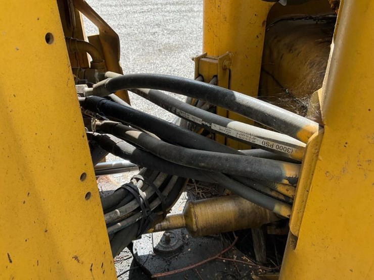 1985-deere-648d-image-26