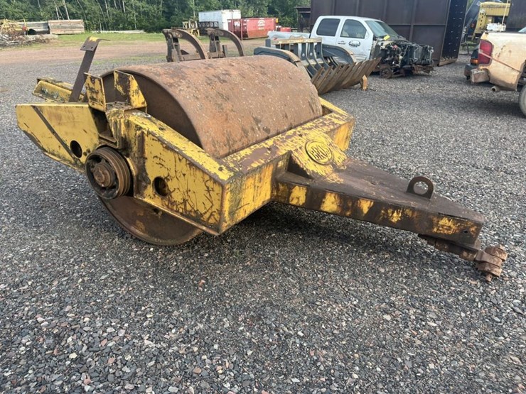 #1572-•-approx-66"x48“-bros-roller-compactor-image-2
