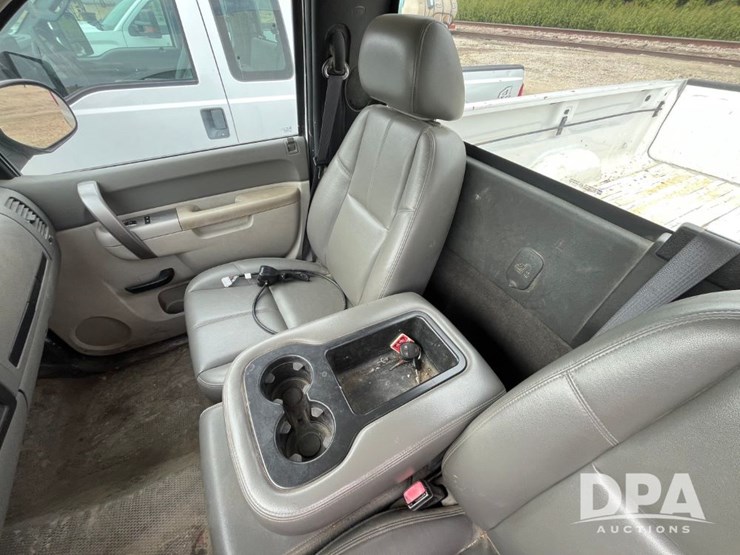 2012-gmc-3500hd-image-47