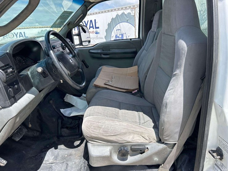 2006-ford-f550-image-13