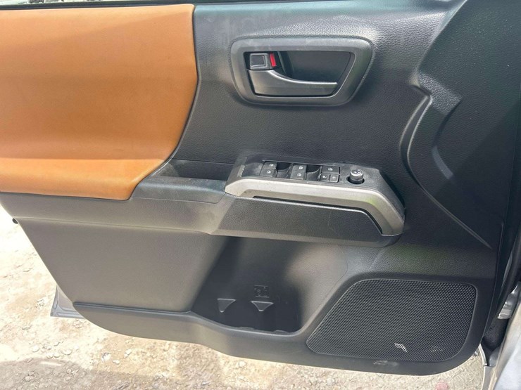 2018-toyota-tacoma-image-11