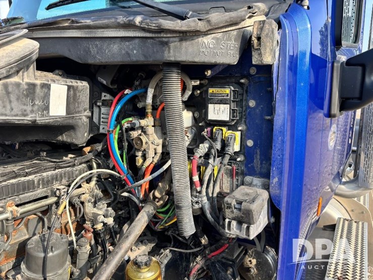 2019-peterbilt-567-image-63