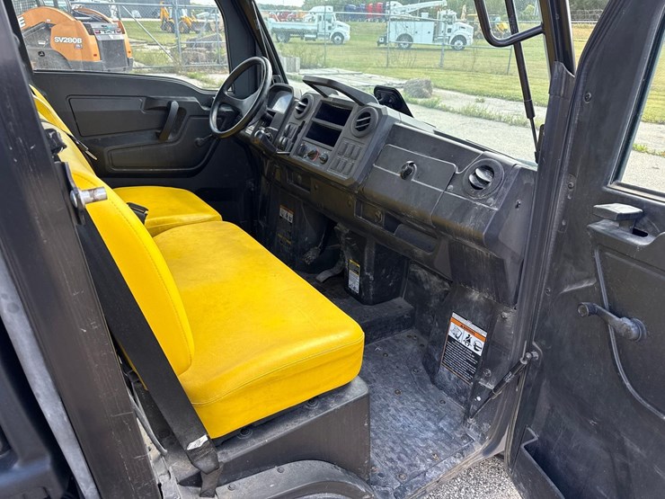 2021-john-deere-gator-image-8