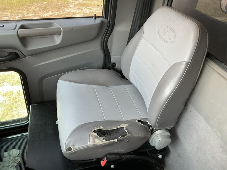2020-peterbilt-337-image-94