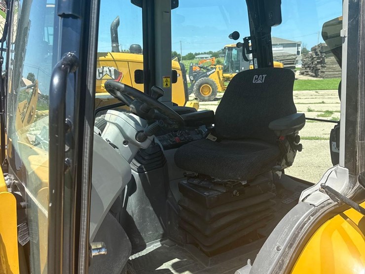 2020-caterpillar-416f2-image-17