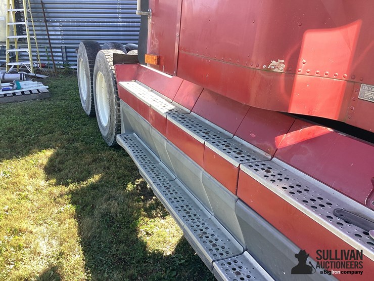 1997-freightliner-fld120-image-19