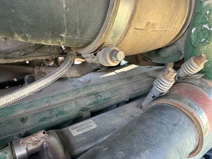 2011-john-deere-4730-image-47
