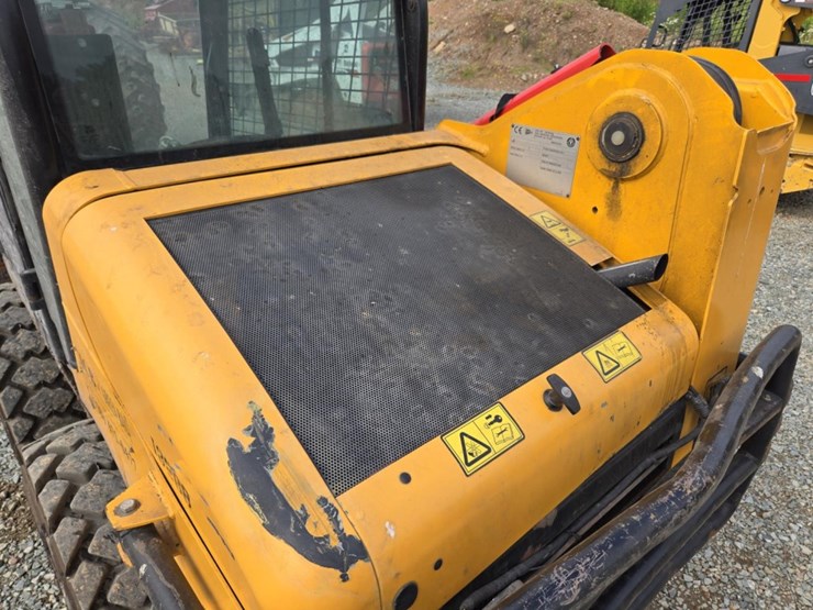 2010-jcb-180-image-26
