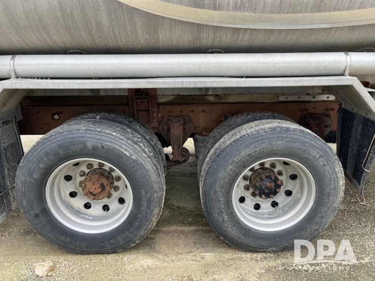 2010-freightliner-business-class-m2-petroleum-truck-(jn2961,-unit-491)-image-38