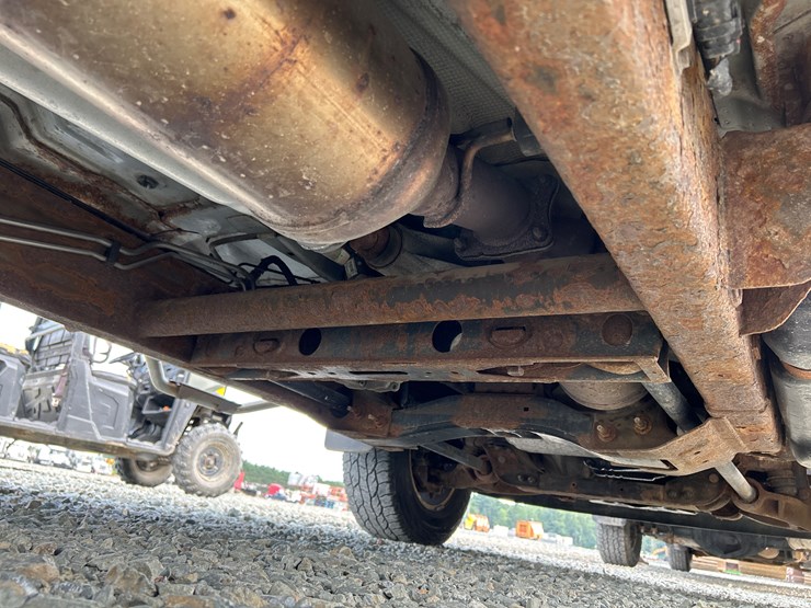 2014-chevrolet-3500-image-24