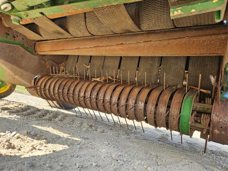 john-deere-566-image-16