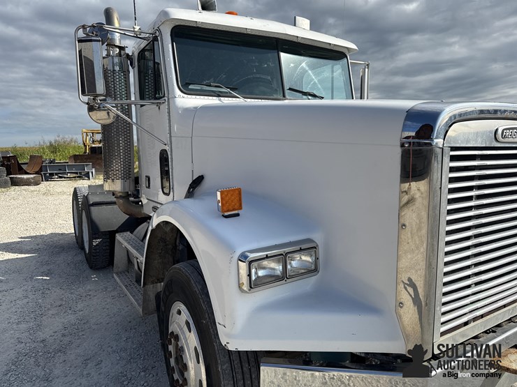 2000-freightliner-fld120-image-10