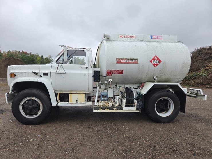#1647-•-1976-gmc-fuel-truck-image-2