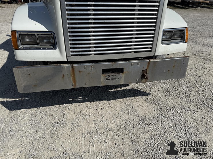 1998-freightliner-fld120-image-12