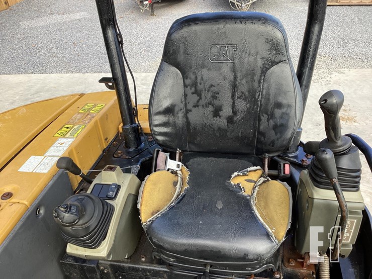 2015-caterpillar-305.5e2-cr-image-16