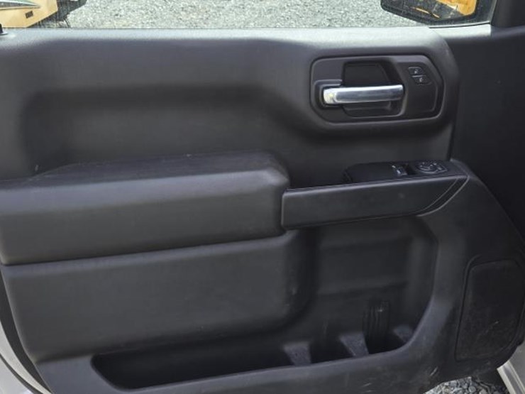 2020-chevrolet-silverado-1500-image-35