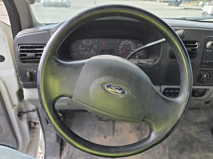 2006-ford-f550-image-52
