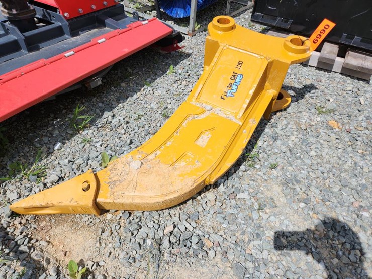 caterpillar-320-image-4