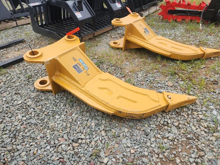 caterpillar-320-image-4
