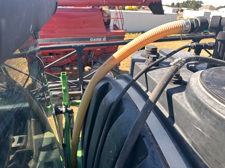 2011-john-deere-4730-image-57