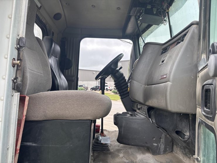 2004-kenworth-t800-image-48