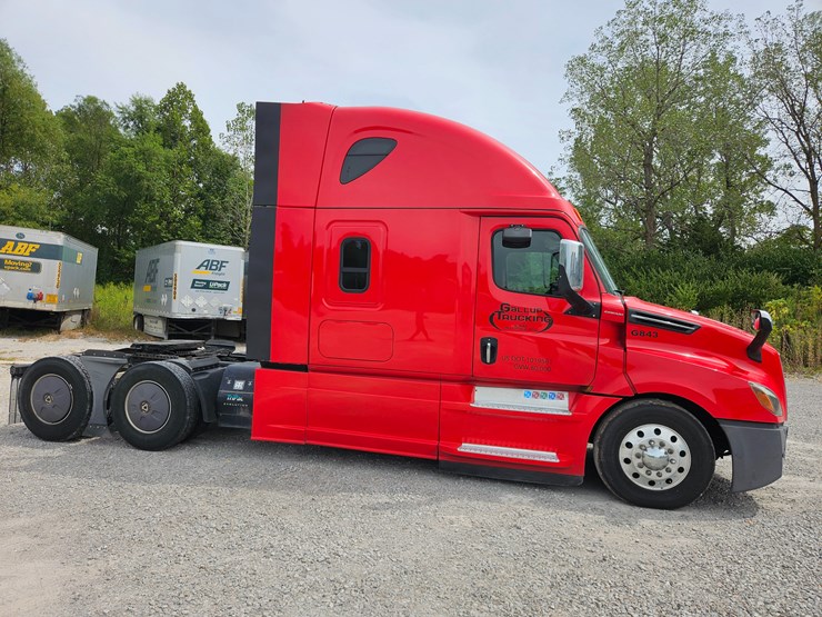 2019-freightliner-cascadia-126-image-23