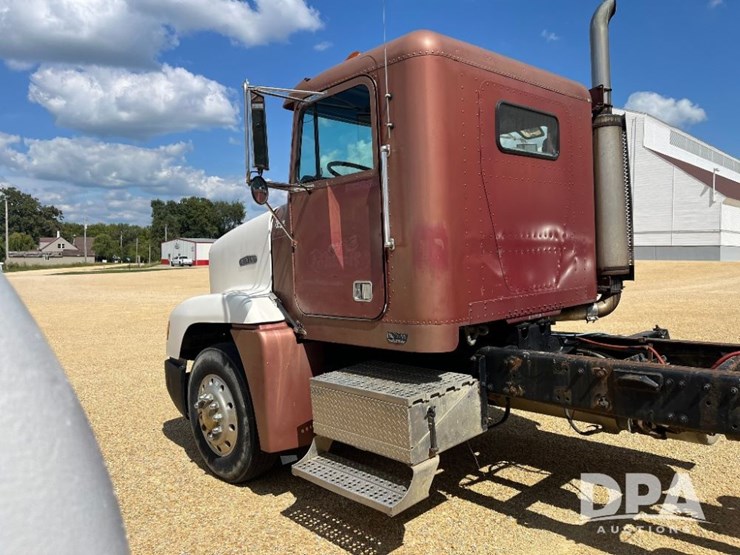 1991-freightliner-truck-(jn2955,-unit-758)-image-17