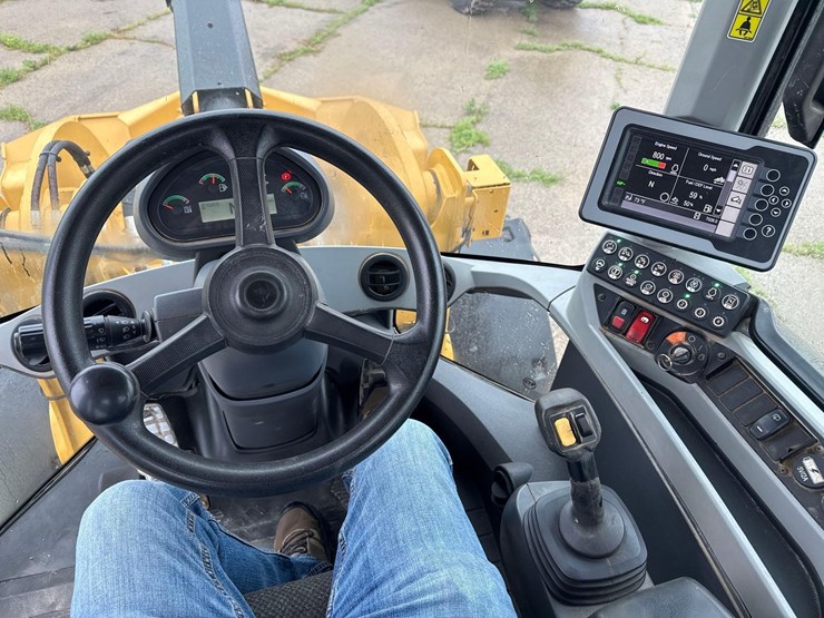 2016-caterpillar-938m-image-22