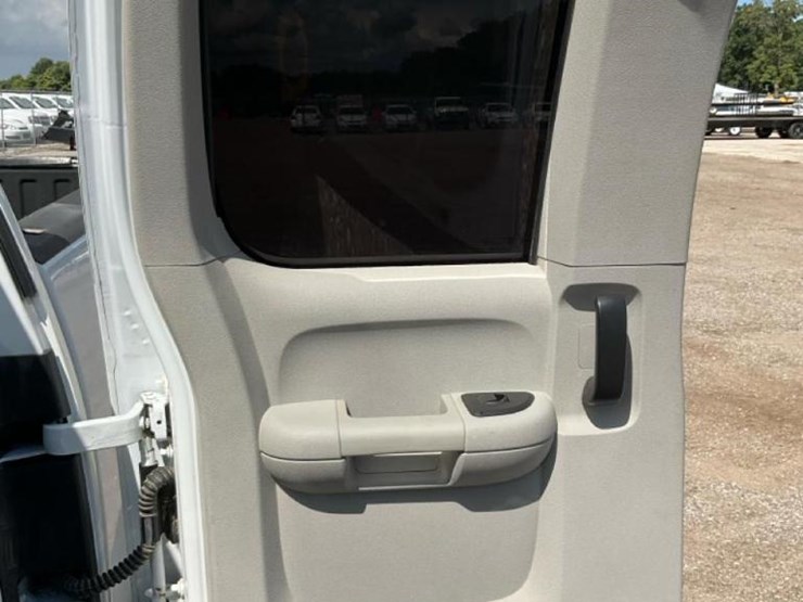 2013-chevrolet-silverado-2500-image-67