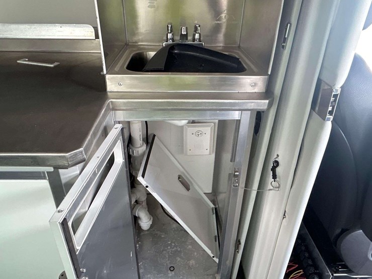 2022-mercedes-benz-sprinter-4500-image-22