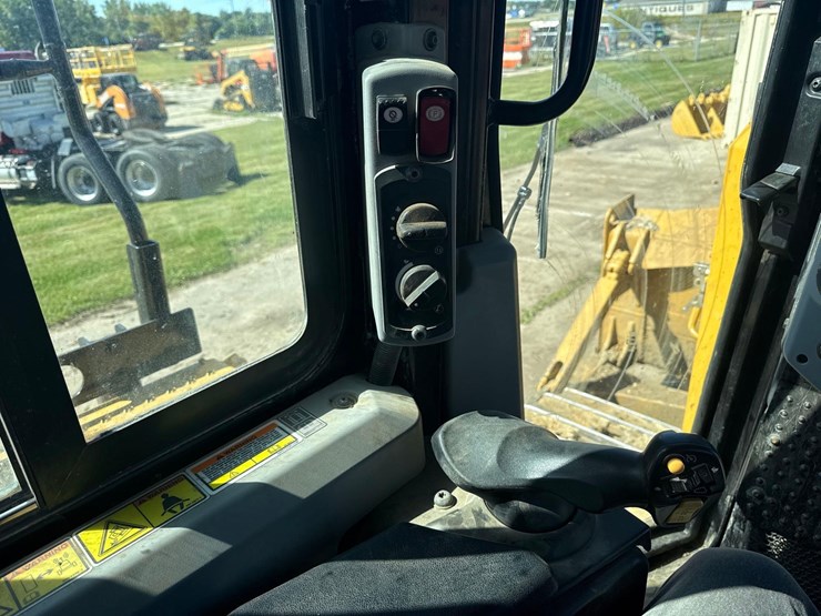 caterpillar-d6t-xw-image-24
