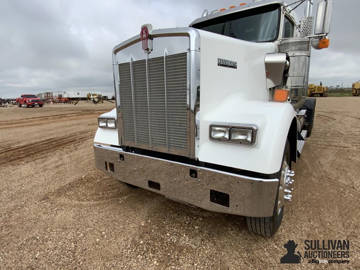 2015-kenworth-w900-image-13