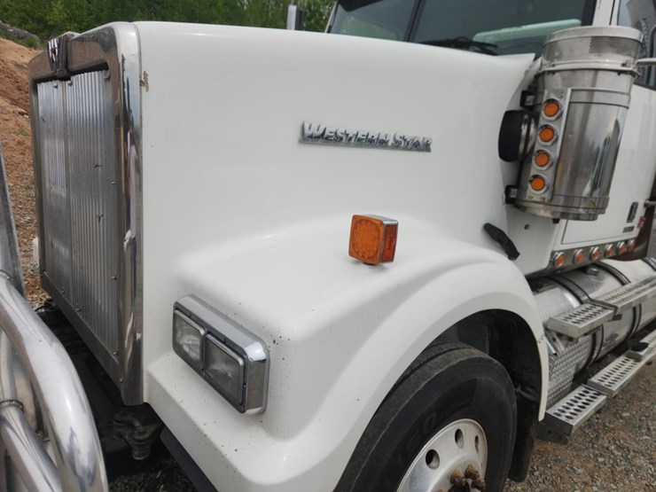 2019-western-star-4900sf-image-11
