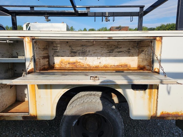 2006-ford-f550-image-25
