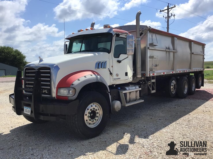 2012-mack-granite-gu713-image-1