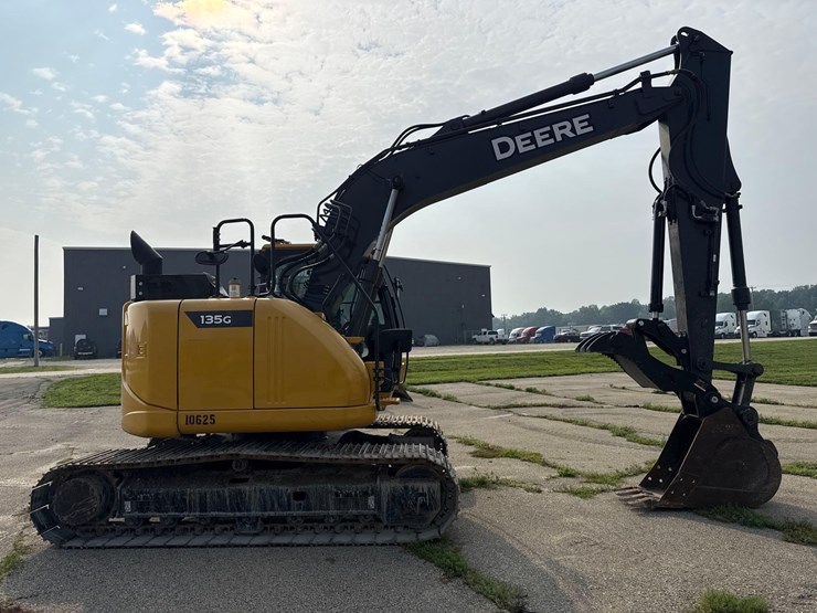 2022-deere-135g-image-6