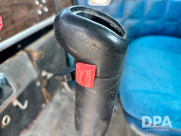 1986-peterbilt-359-image-83