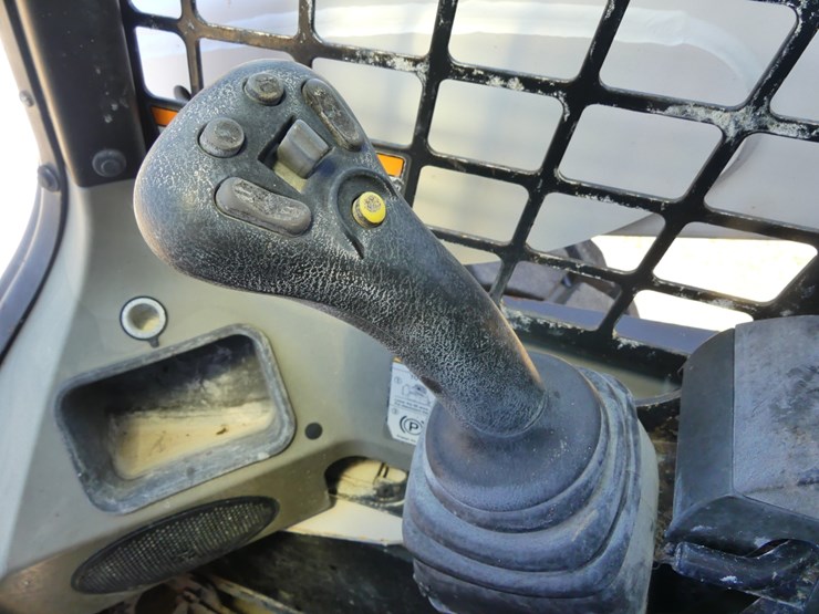 2016-bobcat-s850-image-13