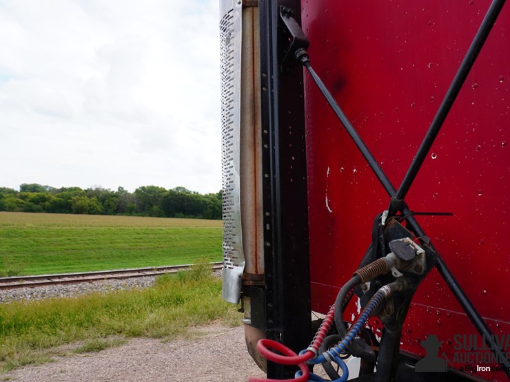 2000-freightliner-fld120-image-18