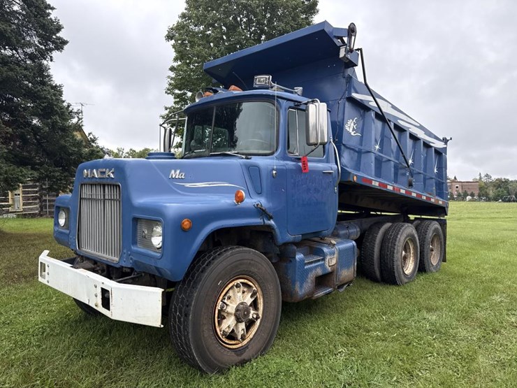 1986-mack-dm686s-image-1