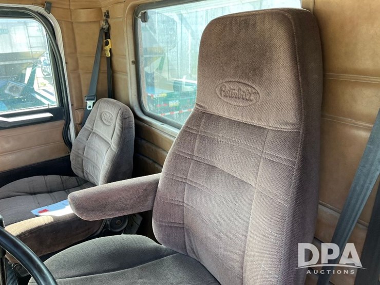 2000-peterbilt-385-image-45
