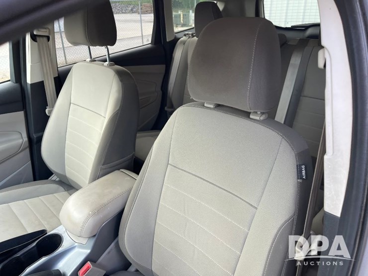 2015-ford-escape-se-image-37