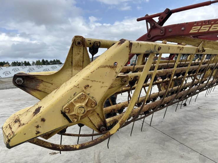 new-holland-258-image-10