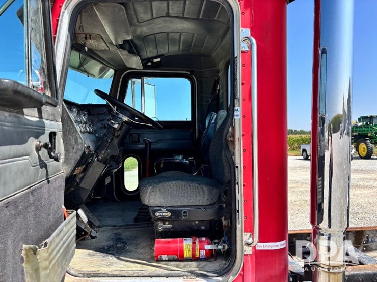 1993-peterbilt-377-image-82